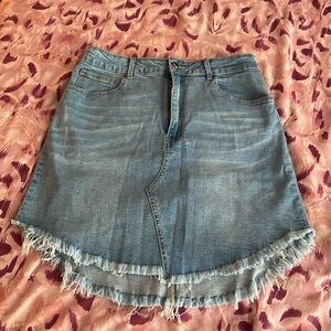 Size M Listicle denim skirt